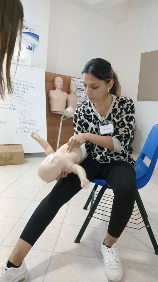 Bebek tam tıkanma müdahalesi